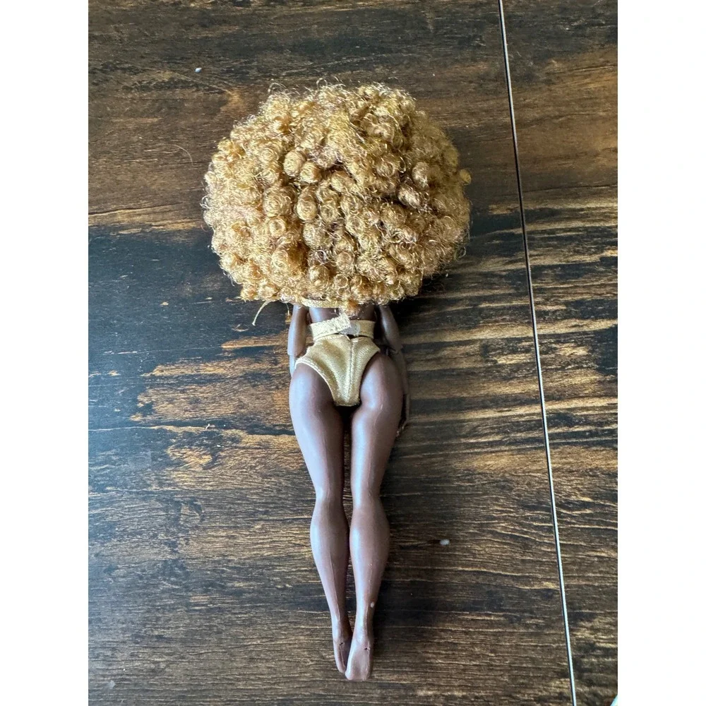 MGA LOL Surprise OMG Royal Bee Fashion Doll Gold Swimsuit Afro Hair 9.5 inch_4